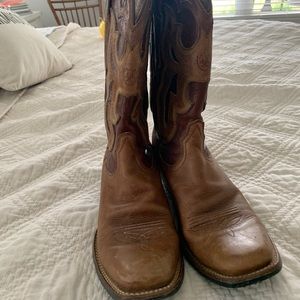 Ariat Cowgirl Boots. Super comfy soles